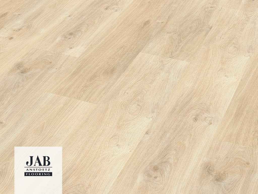 Vinylboden verlegt in beiger Holzoptik