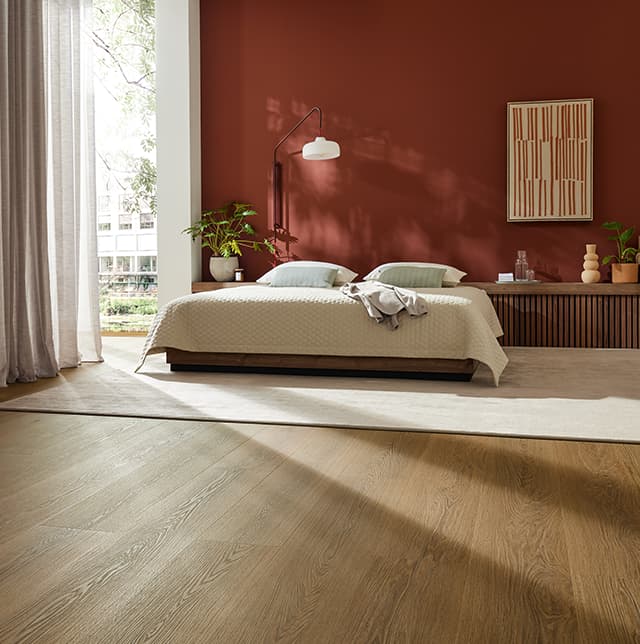 Vinylboden in Holzoptik im Schlafzimmer.