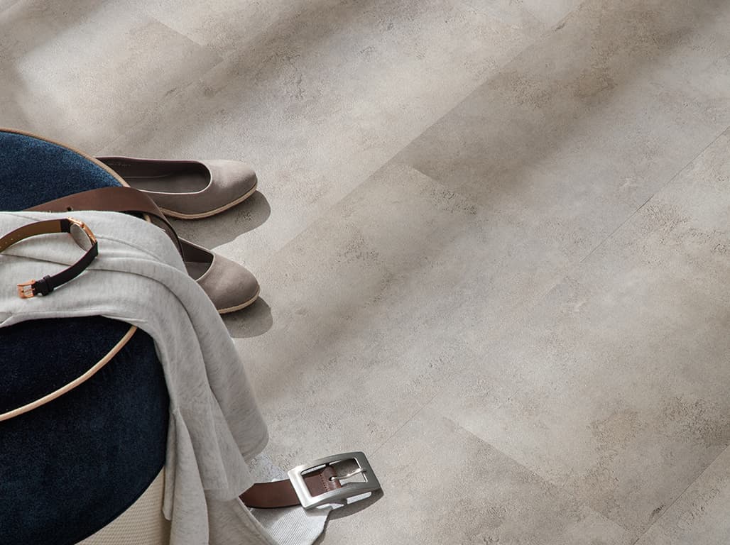 Detailaufnahme LVT Boden in Sandsteinoptik