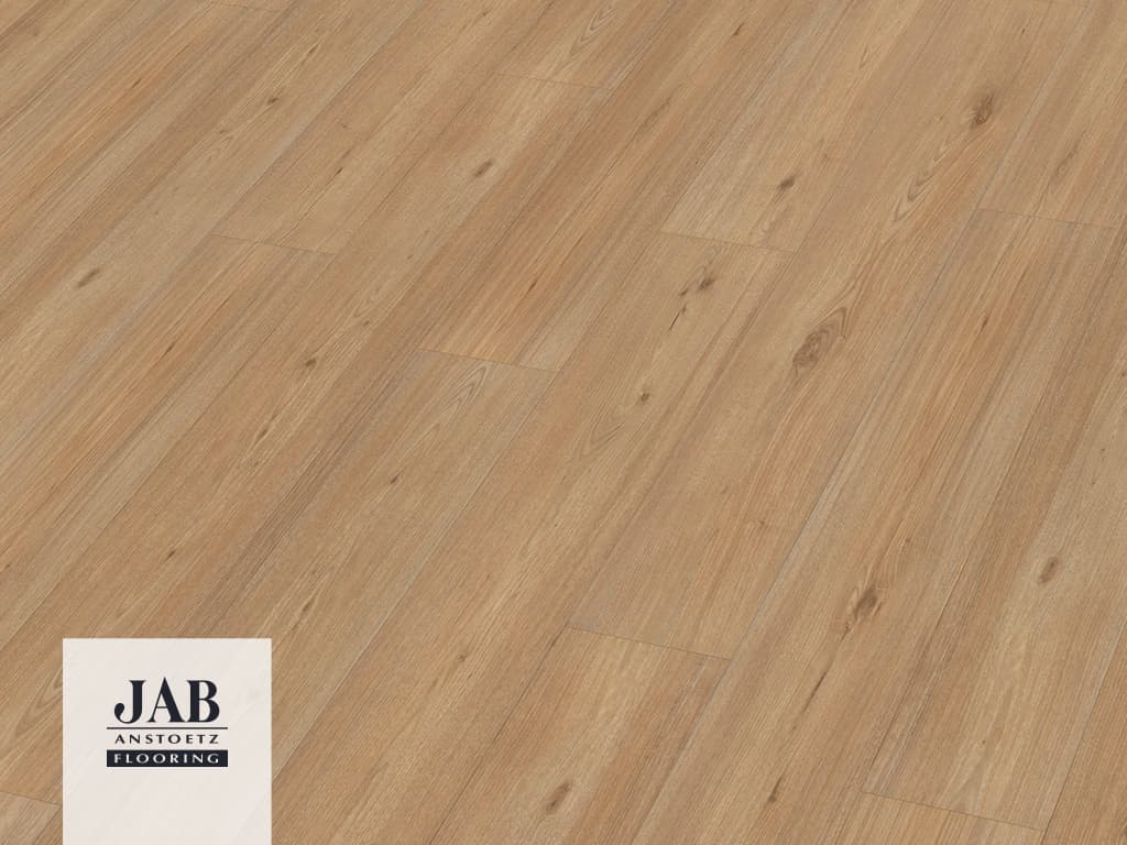 Vinylboden verlegt in hell brauner Holzoptik