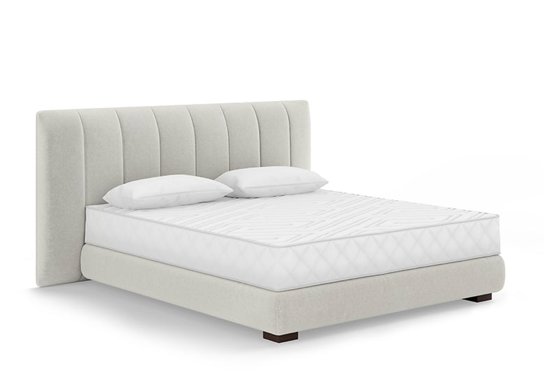 Freisteller eines bodennahen Boxspringbetts in weiß