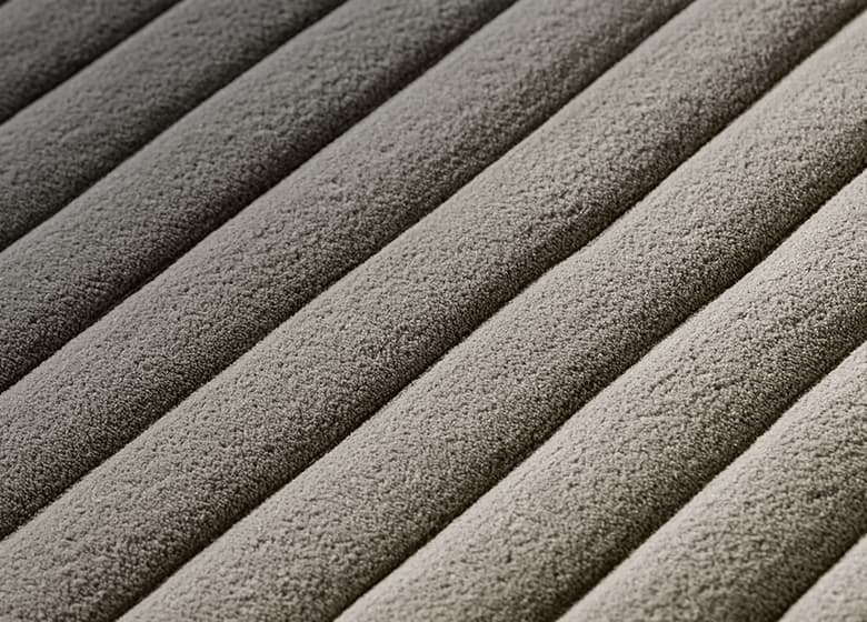 braun/ grauer Teppichboden Detailaufnahme