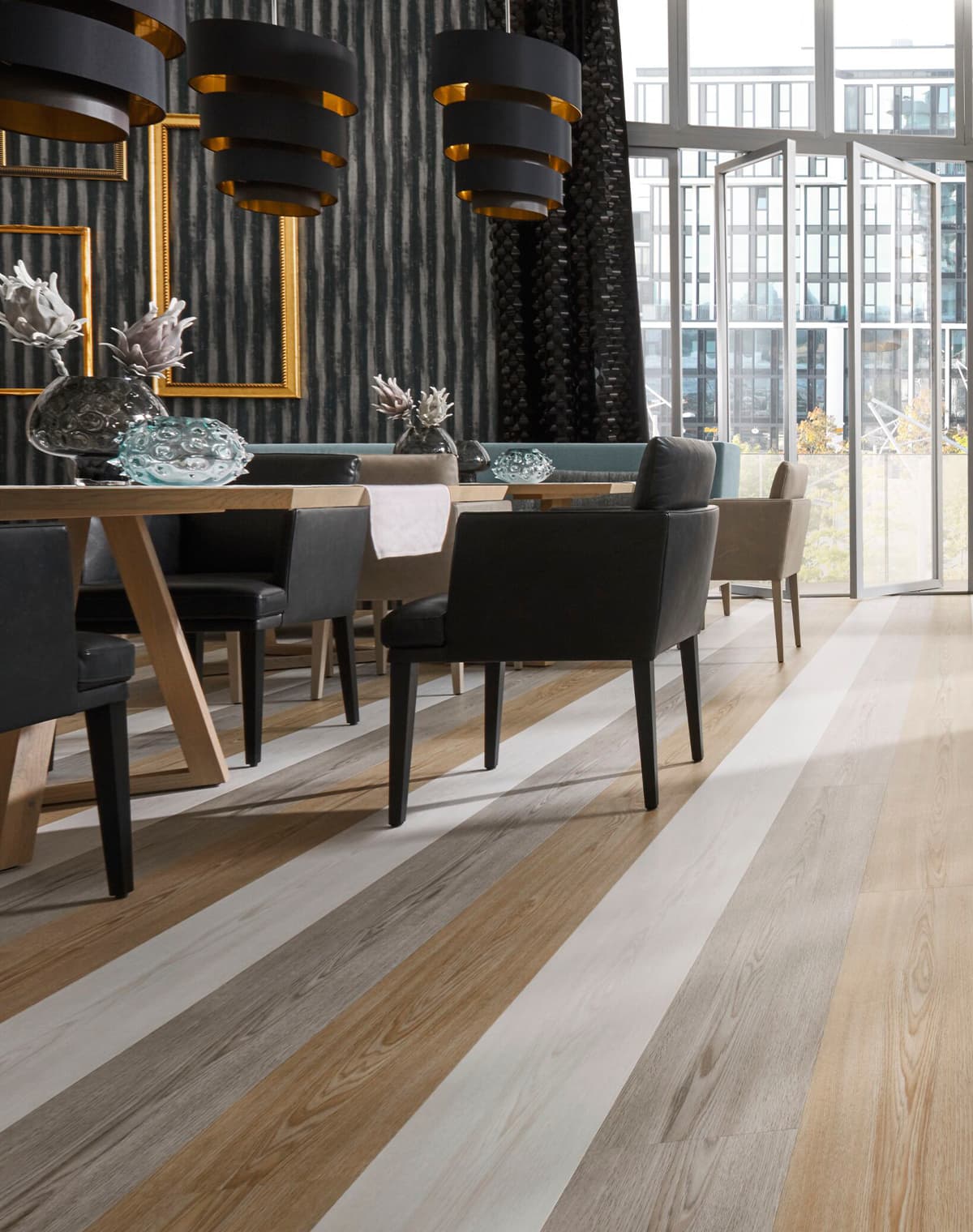 Vinylboden in Holzoptik verlegt in einer Bar