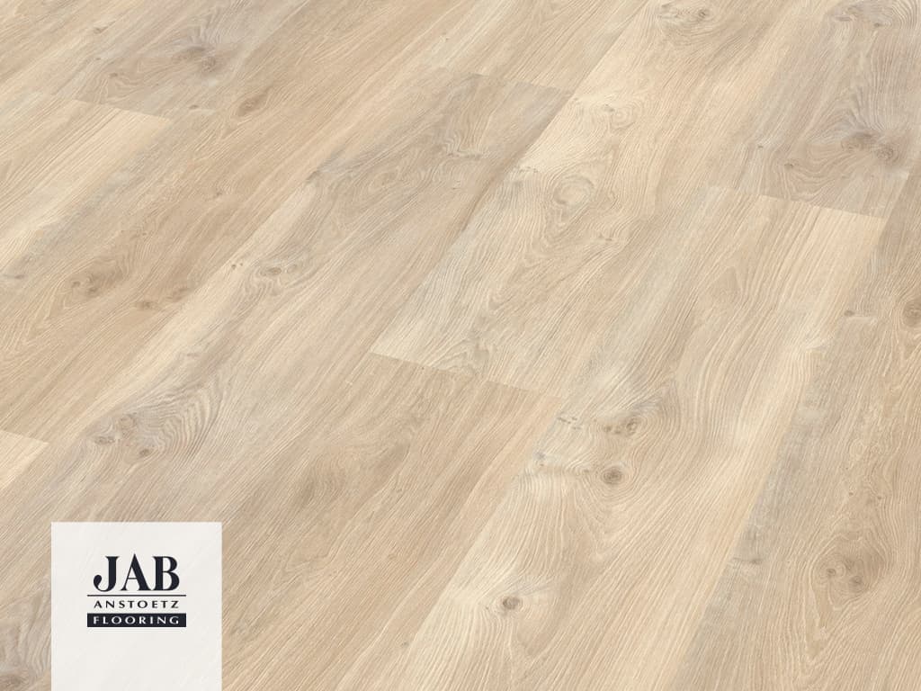Vinylboden verlegt in beiger Holzoptik