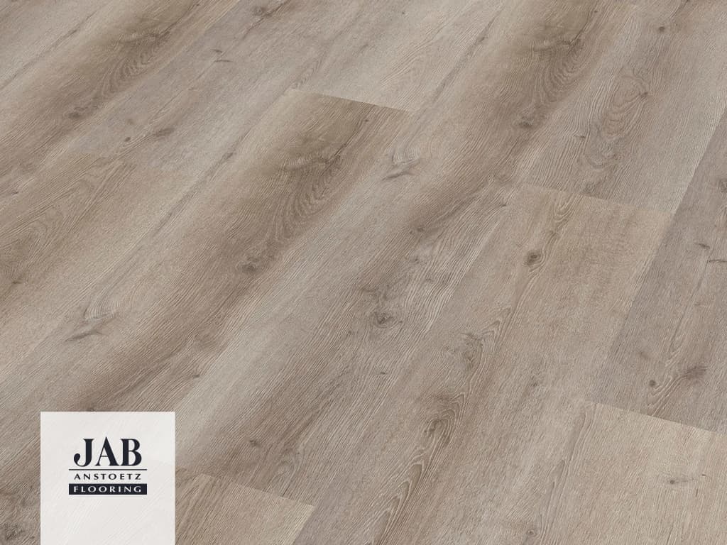 Vinylboden verlegt in grau beiger Holzoptik