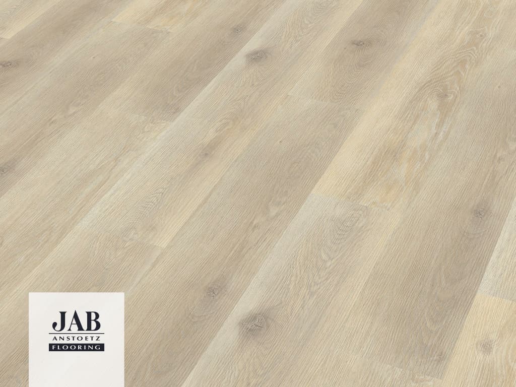 Vinylboden verlegt in grau beiger Holzoptik