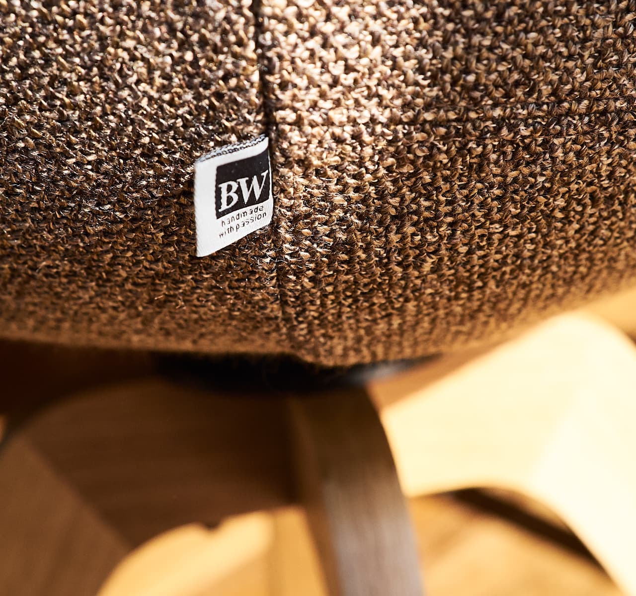 Detailaufnahme Stuhl Cara in braun melliert