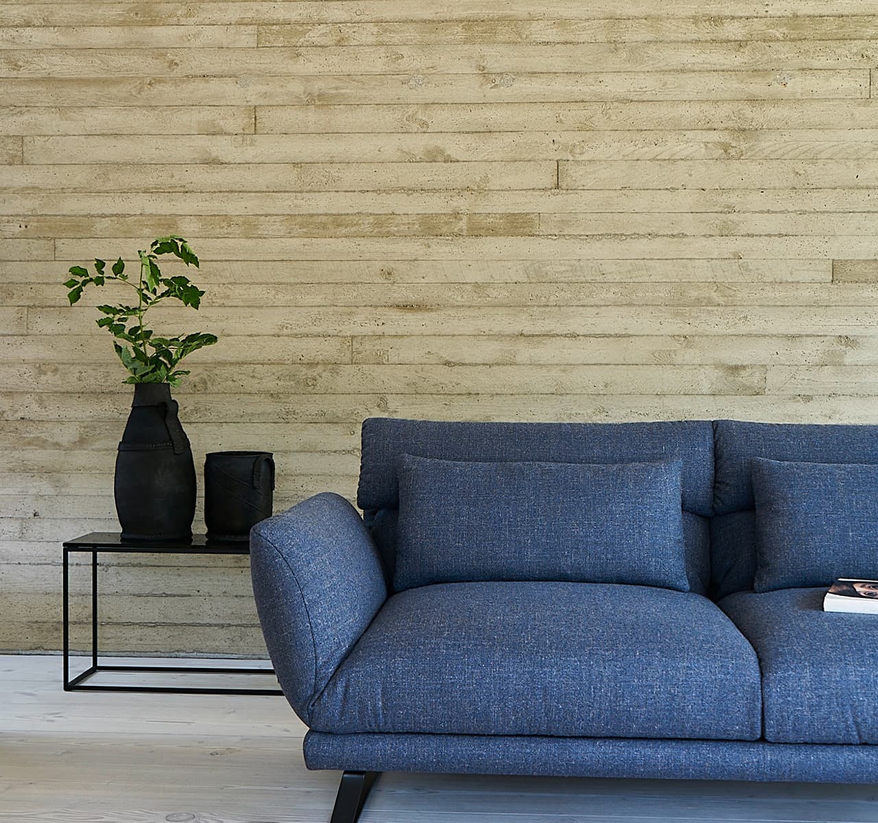 Detailaufnahme von dem Sofa Clou in blau melliert