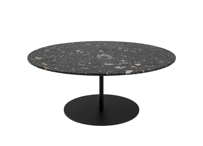 Freisteller eines Couchtischs aus Stein und Glas